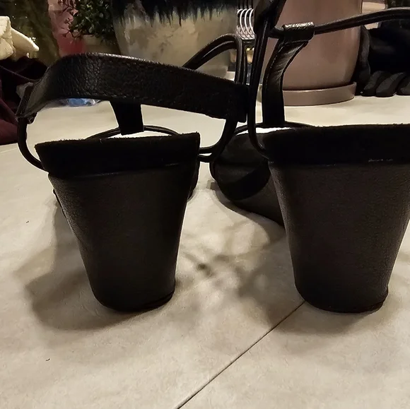 EUC black wedge sandals 9W - Picture 12 of 16